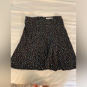 Reformation flounce skirt. Sooo cute and comfy! Worn once. Great condition!